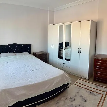 Izmir Carsi Apartament *